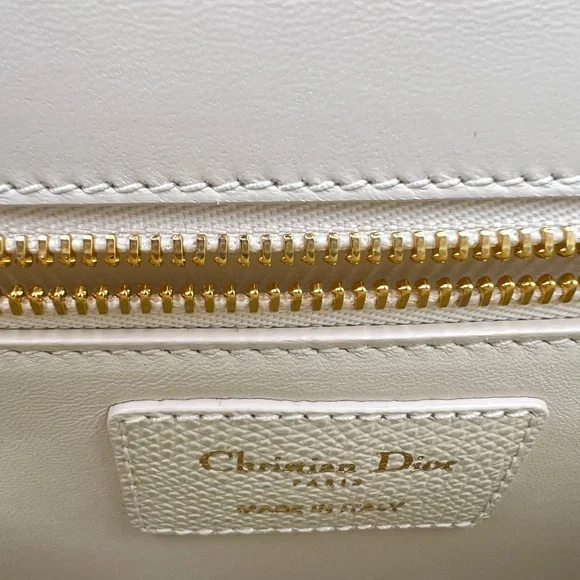 Dior 30 Montaigne - Picture 10 of 16